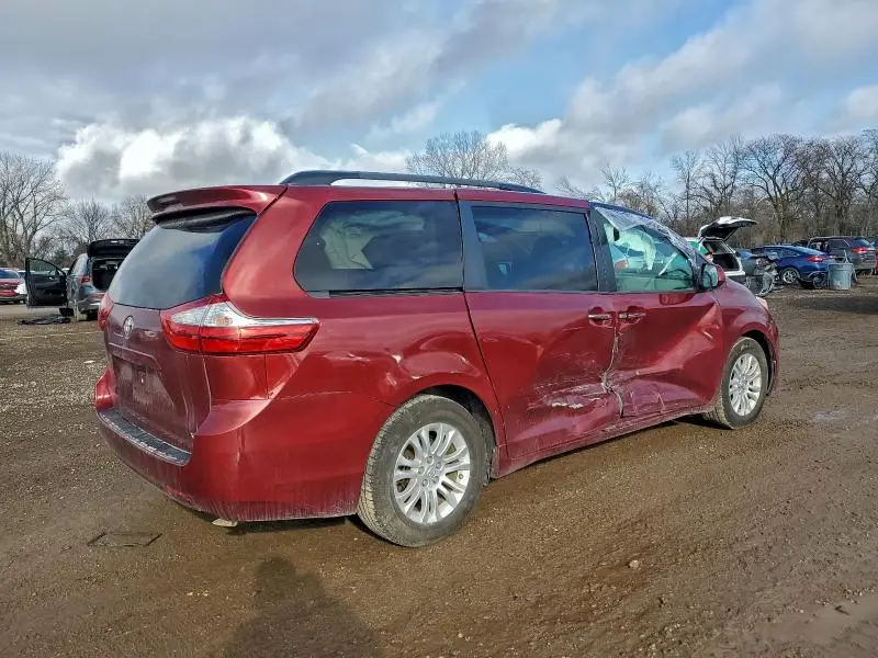 2015 TOYOTA SIENNA XLE  