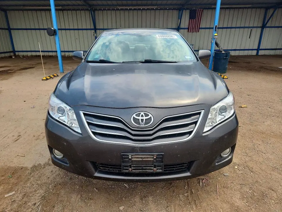 2011 TOYOTA CAMRY XLE V6  