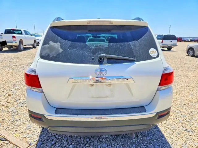 2011 TOYOTA HIGHLANDER SE  