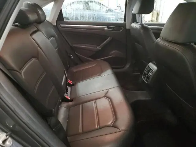 2017 VOLKSWAGEN PASSAT SE