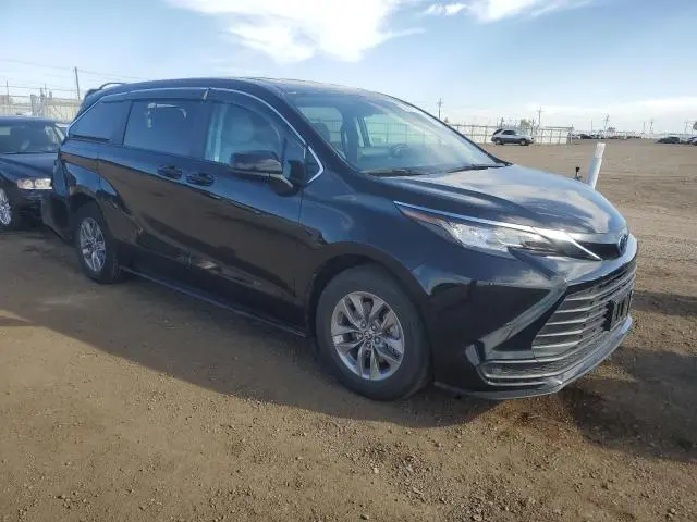 2023 TOYOTA SIENNA LE  