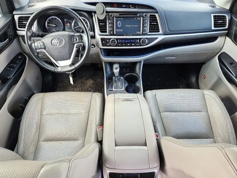 2019 TOYOTA HIGHLANDER XLE  