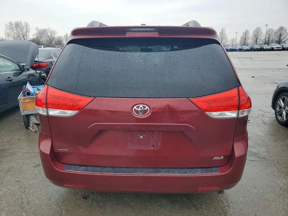 2012 TOYOTA SIENNA XLE 8-PASSENGER  