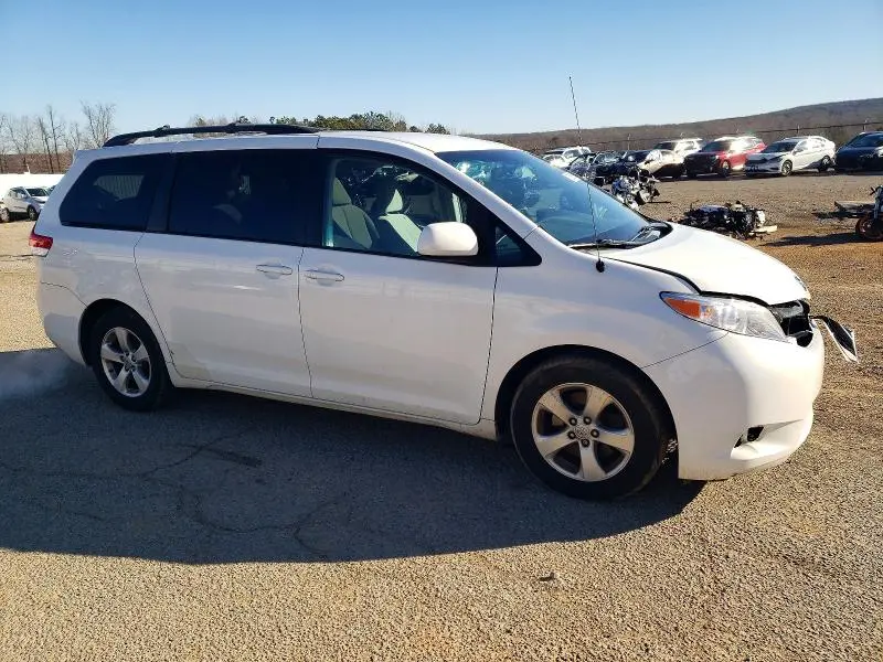 2014 TOYOTA SIENNA LE  
