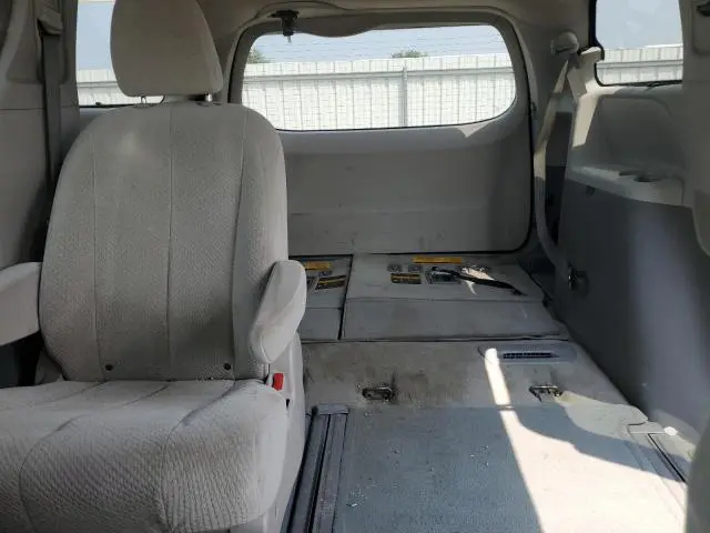 2014 TOYOTA SIENNA LE  