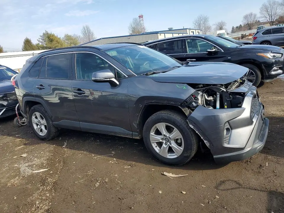 2021 TOYOTA RAV4 XLE  