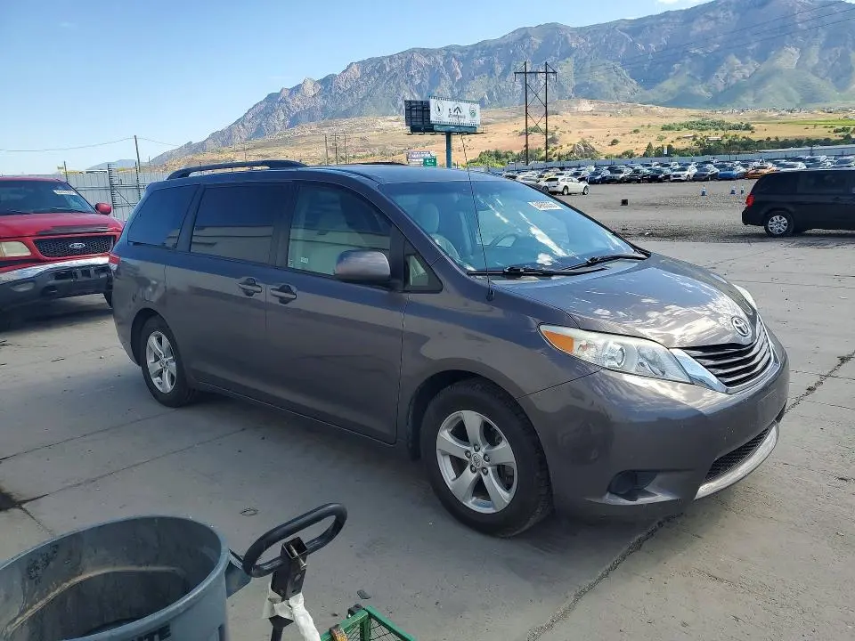 2012 TOYOTA SIENNA LE  
