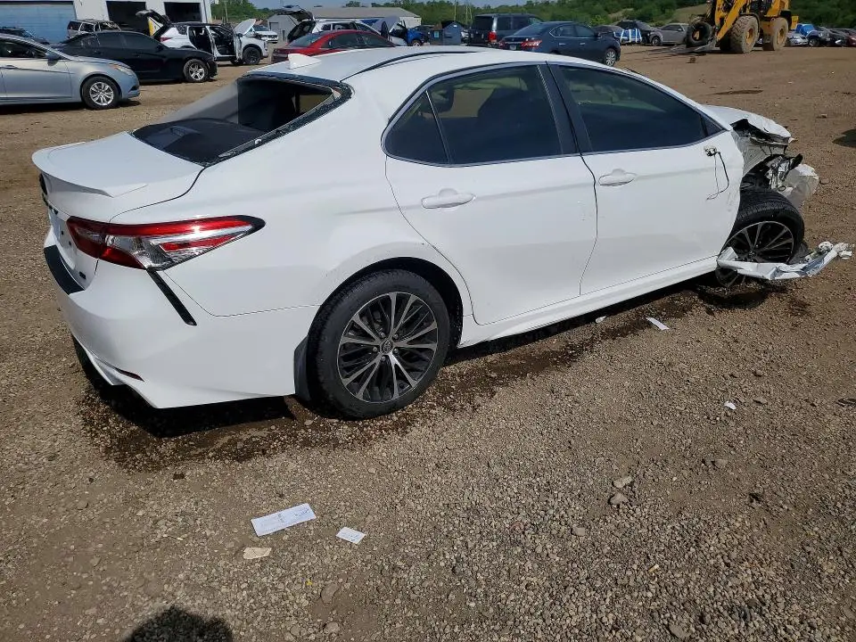 2020 TOYOTA CAMRY SE  