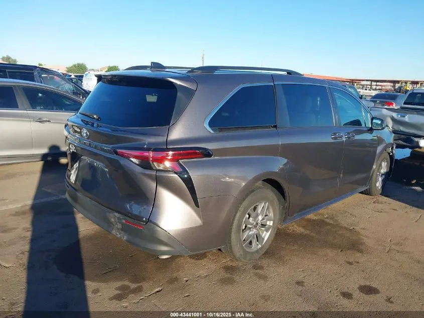 2022 TOYOTA SIENNA LE