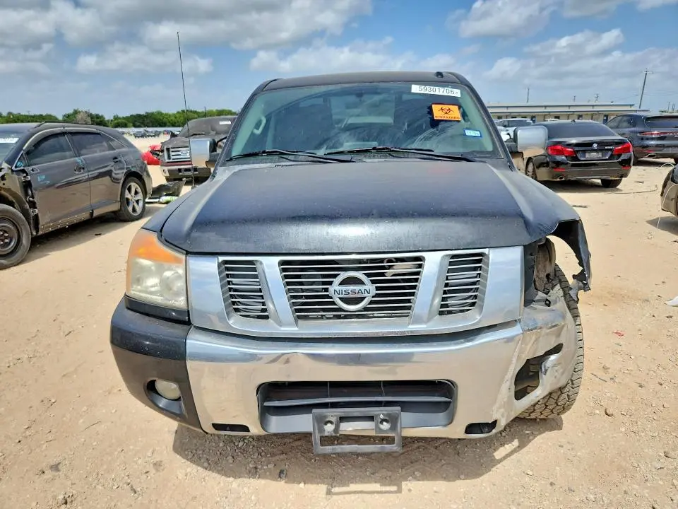 2015 NISSAN TITAN SV  