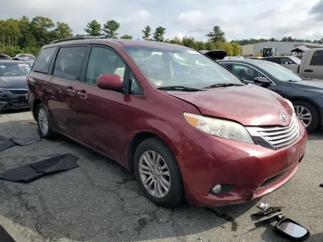 2016 TOYOTA SIENNA XLE