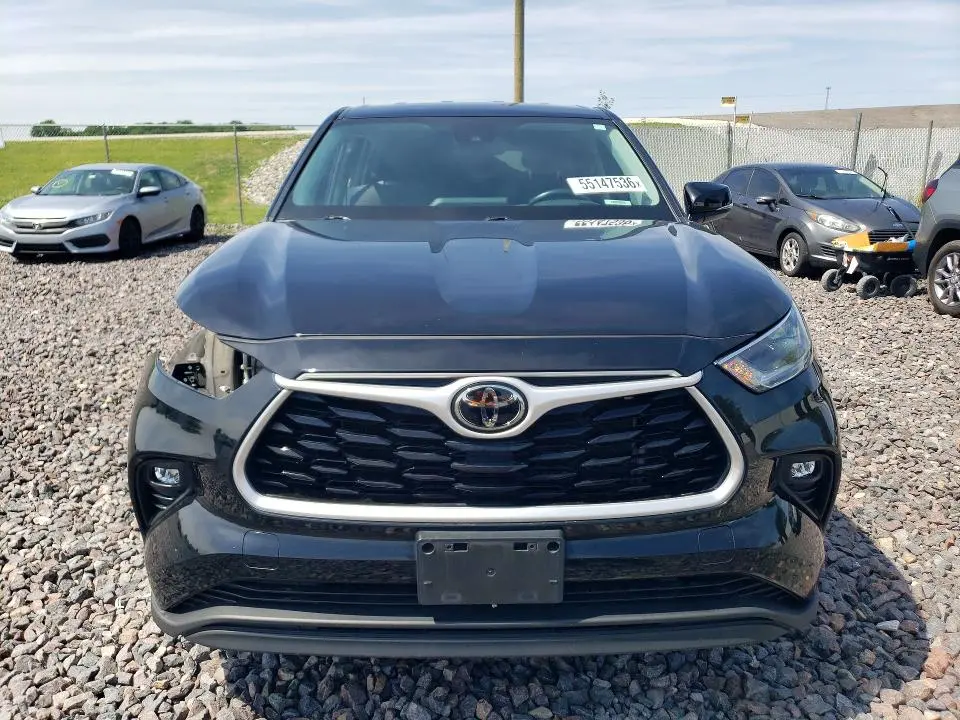 2021 TOYOTA HIGHLANDER LE  