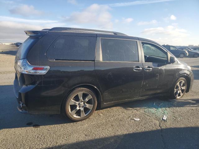 2017 TOYOTA SIENNA SE