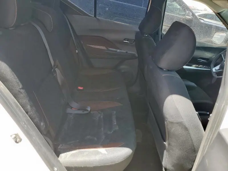 2019 NISSAN KICKS S  