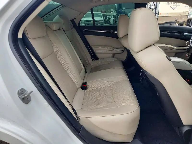 2015 CHRYSLER 300C   