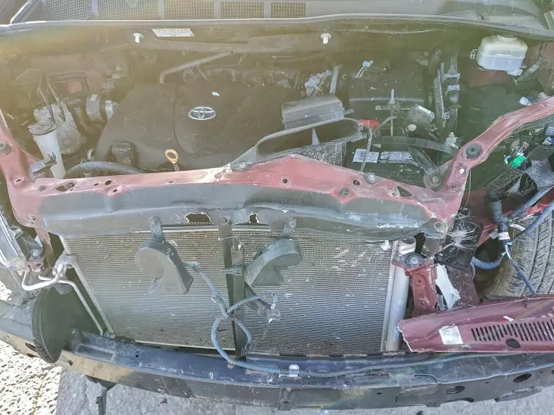 2017 TOYOTA SIENNA LE  