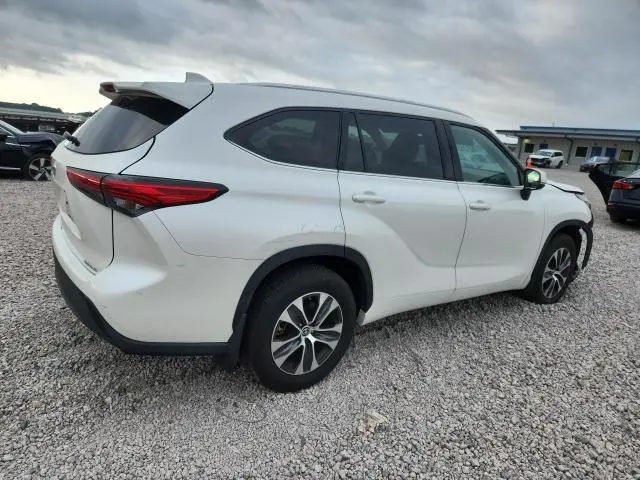 2021 TOYOTA HIGHLANDER XLE  