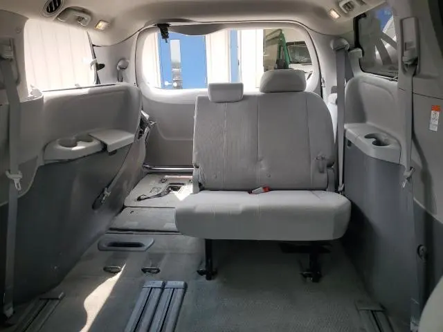 2015 TOYOTA SIENNA LE  