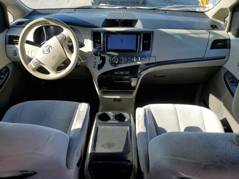 2014 TOYOTA SIENNA LE  
