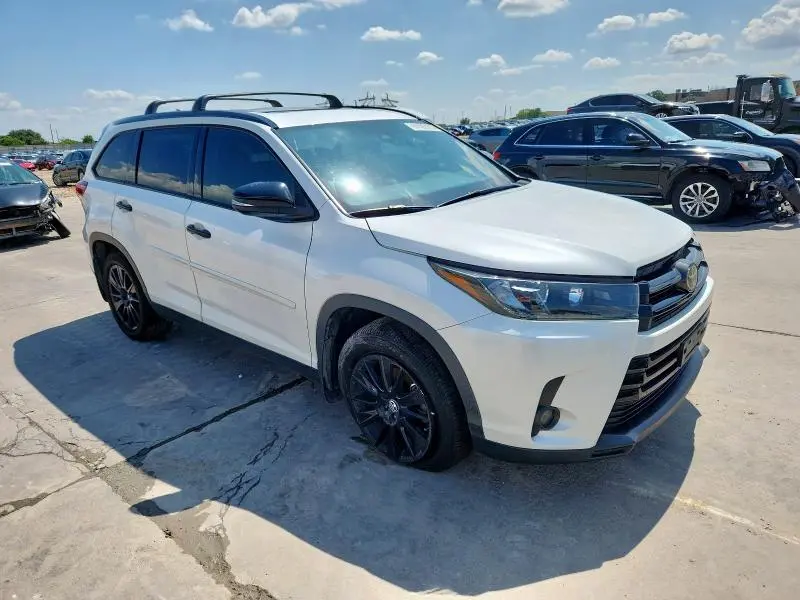2019 TOYOTA HIGHLANDER SE  