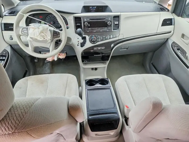 2013 TOYOTA SIENNA LE 8-PASSENGER  