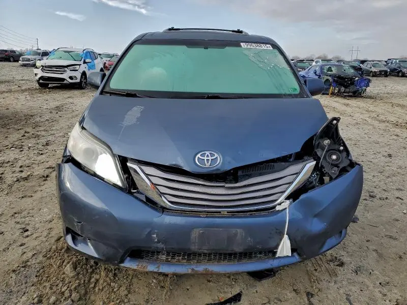 2015 TOYOTA SIENNA XLE  
