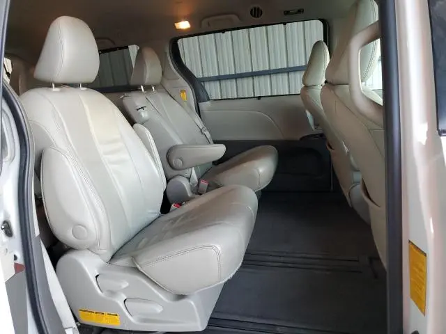 2014 TOYOTA SIENNA XLE  
