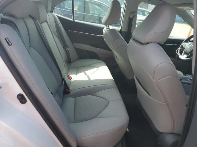 2021 TOYOTA CAMRY XLE  
