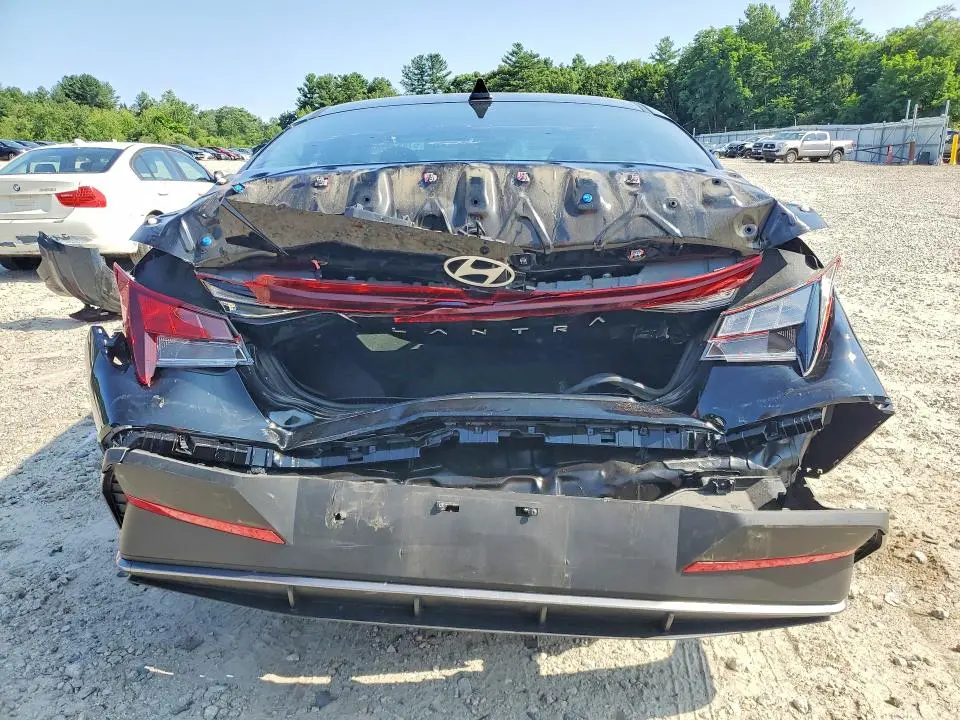 2024 HYUNDAI ELANTRA SE  