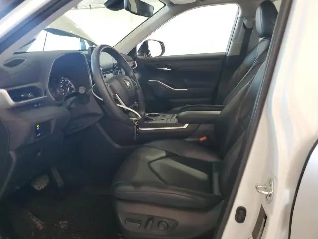 2022 TOYOTA HIGHLANDER XLE  