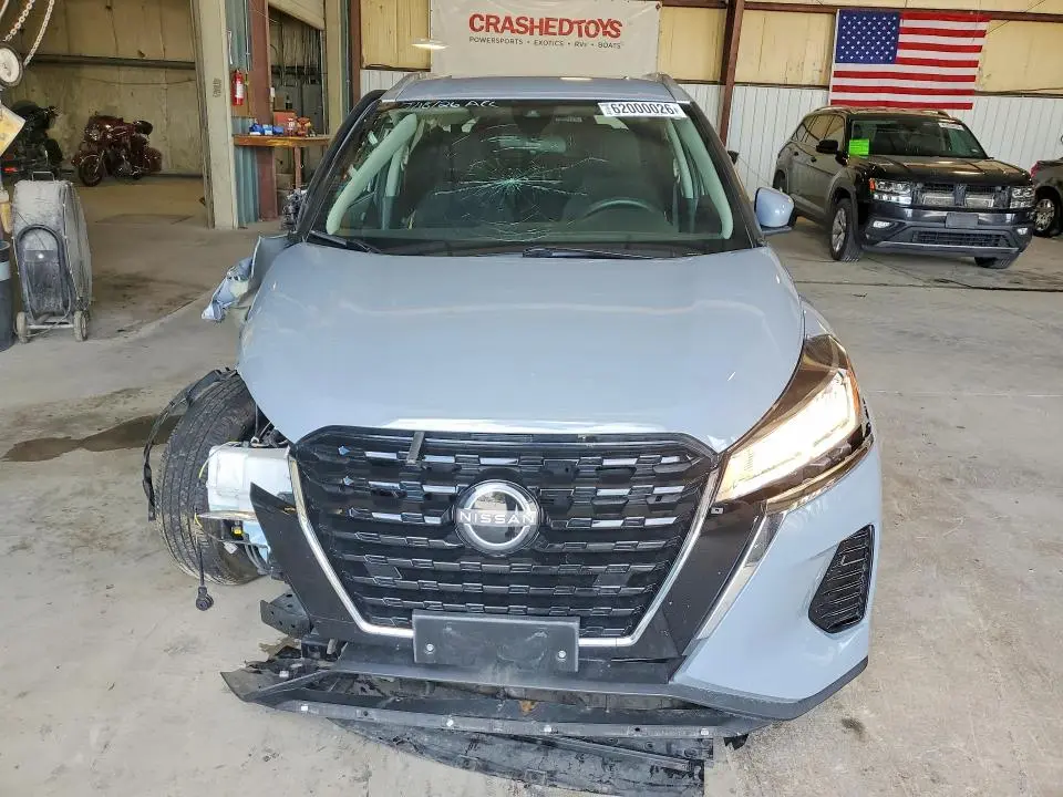 2024 NISSAN KICKS SV  