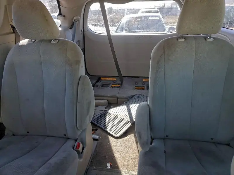 2011 TOYOTA SIENNA   