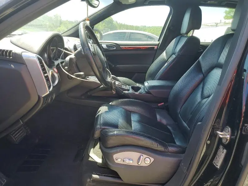 2013 PORSCHE CAYENNE   