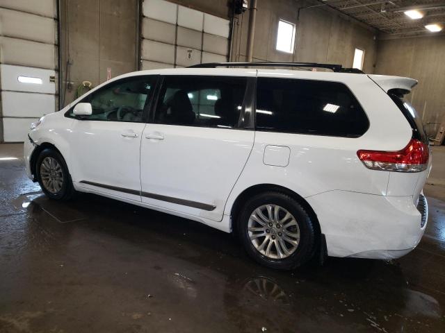 2013 TOYOTA SIENNA XLE