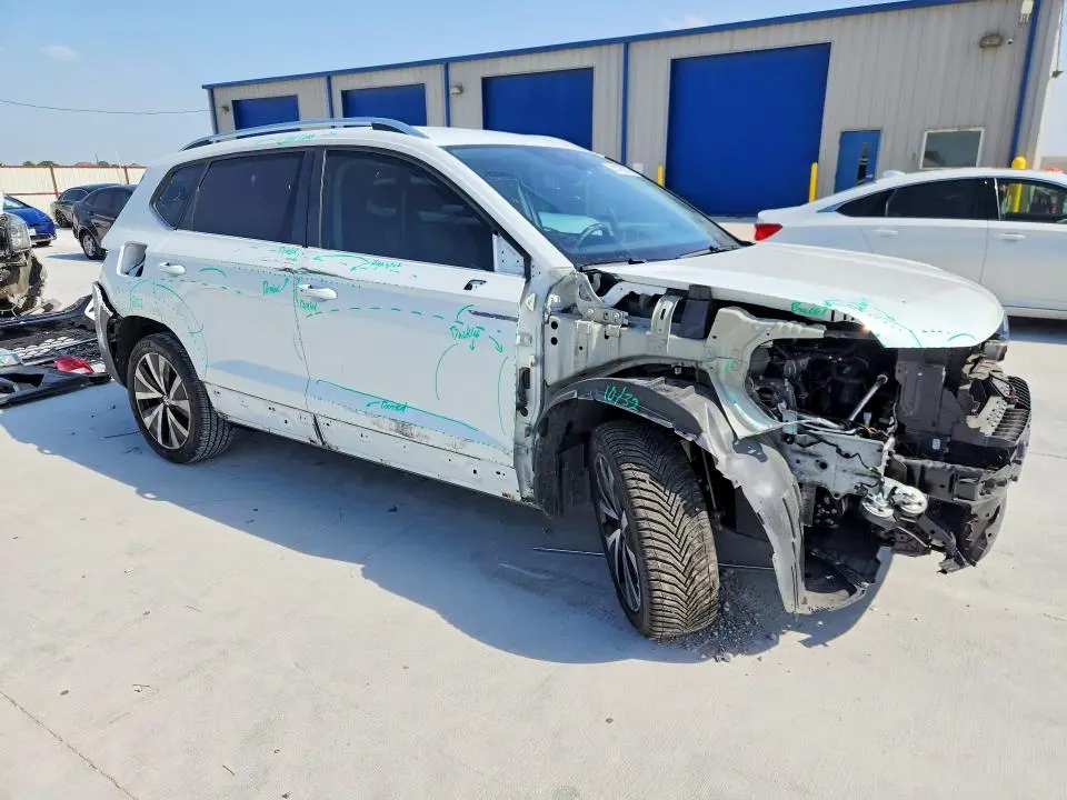2024 VOLKSWAGEN TAOS SE  