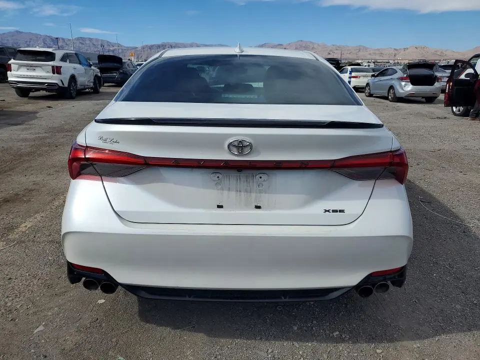 2019 TOYOTA AVALON XSE  