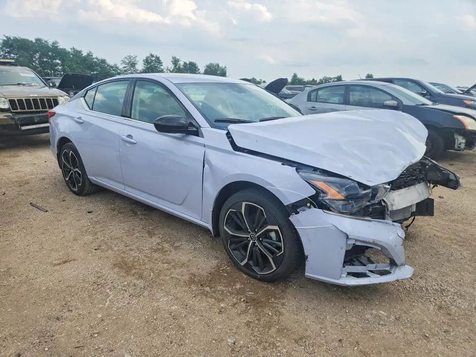 2024 NISSAN ALTIMA SR  