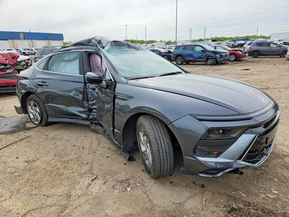 2025 HYUNDAI SONATA SE  