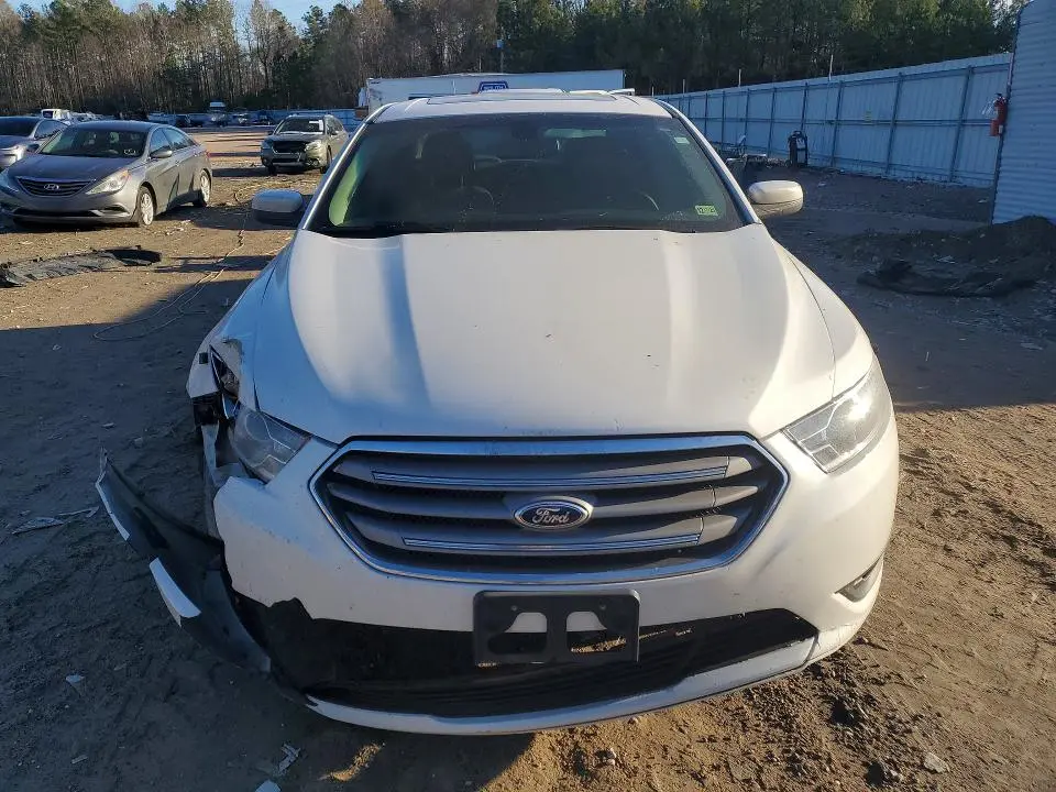 2015 FORD TAURUS SEL  