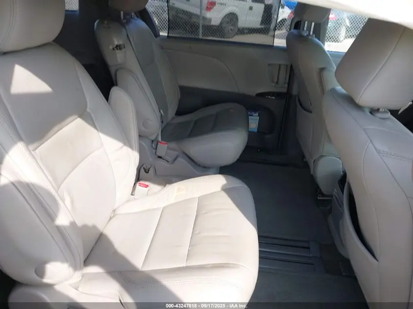 2015 TOYOTA SIENNA XLE 8 PASSENGER