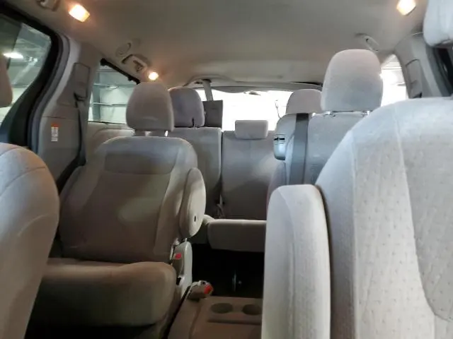 2015 TOYOTA SIENNA LE  