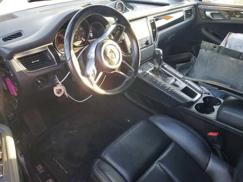 2018 PORSCHE MACAN   