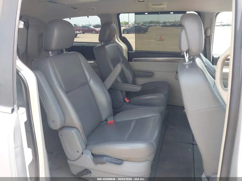 2010 VOLKSWAGEN ROUTAN SE