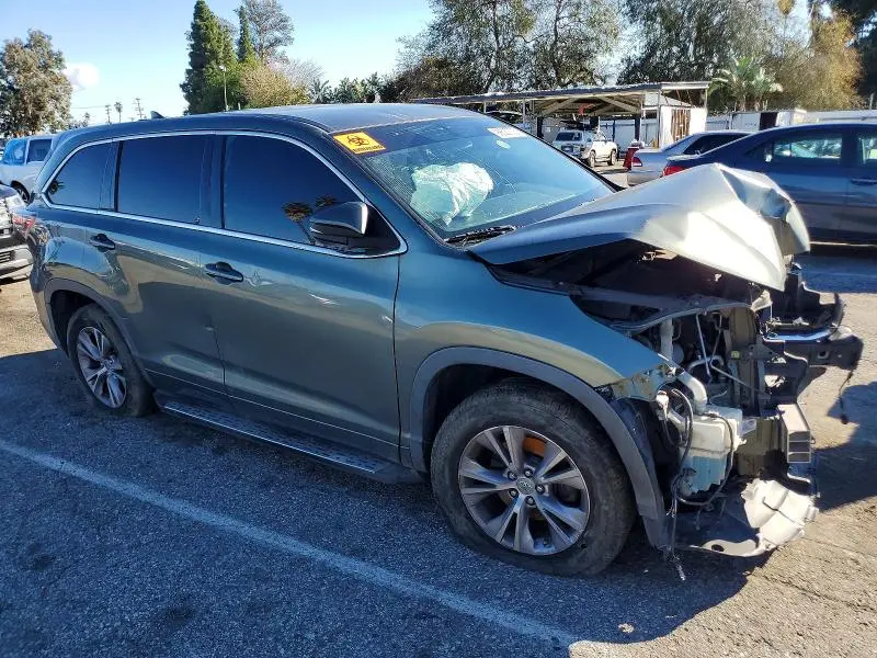 2015 TOYOTA HIGHLANDER LE  