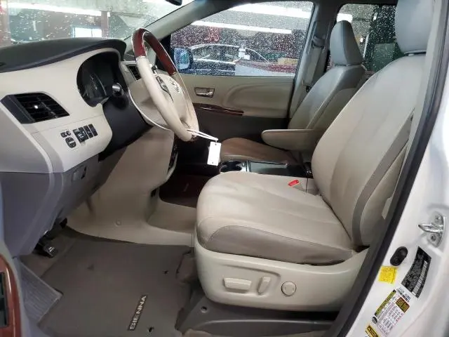 2012 TOYOTA SIENNA XLE  