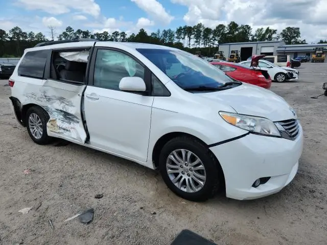 2015 TOYOTA SIENNA XLE  