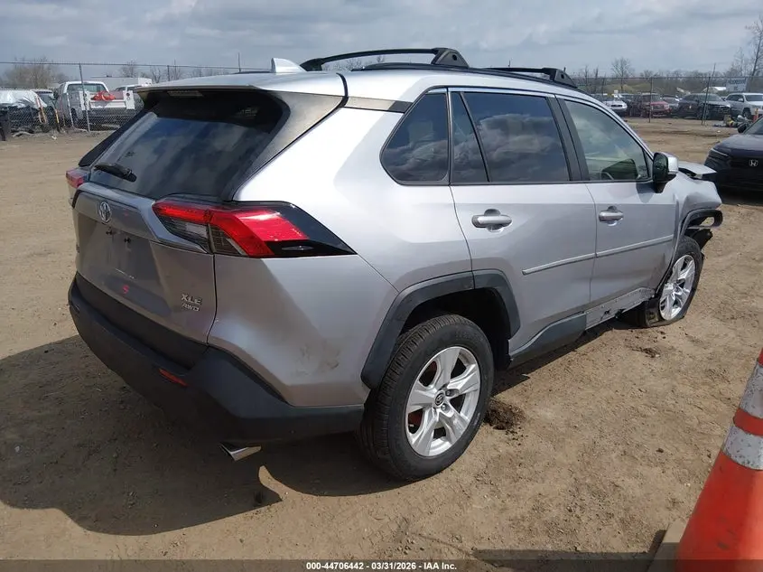 2020 TOYOTA RAV4 XLE