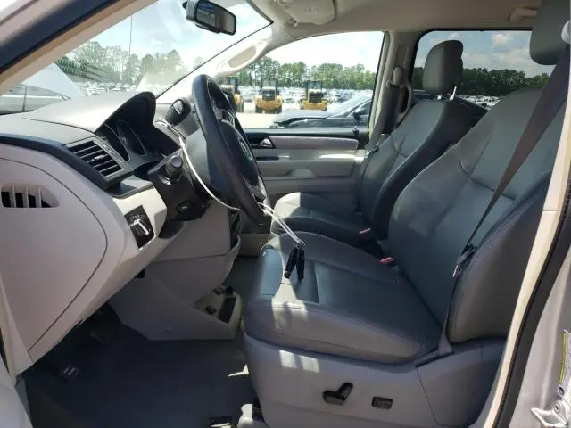 2011 VOLKSWAGEN ROUTAN SE  