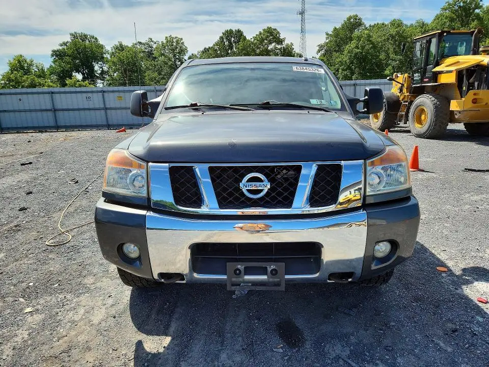 2011 NISSAN TITAN SV  