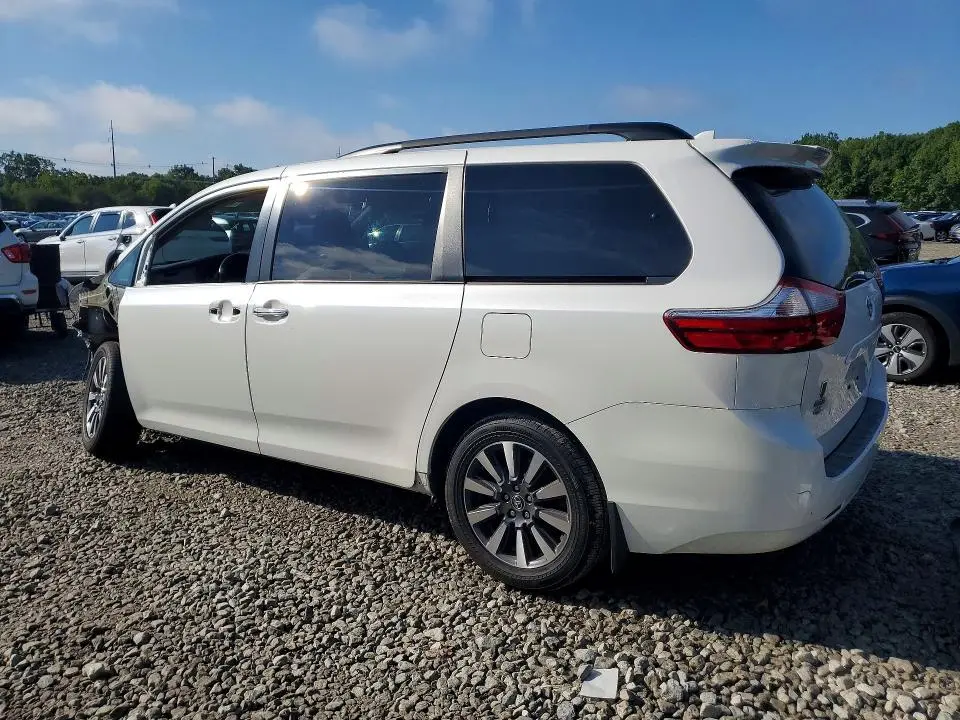 2019 TOYOTA SIENNA XLE 7-PASSENGER  